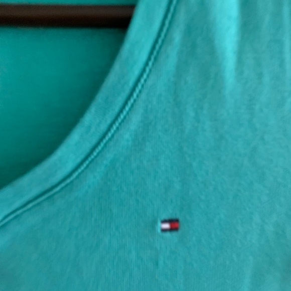 Medium turquoise blue Tommy Hilfiger vneck shirt top tshirt - Picture 5 of 5